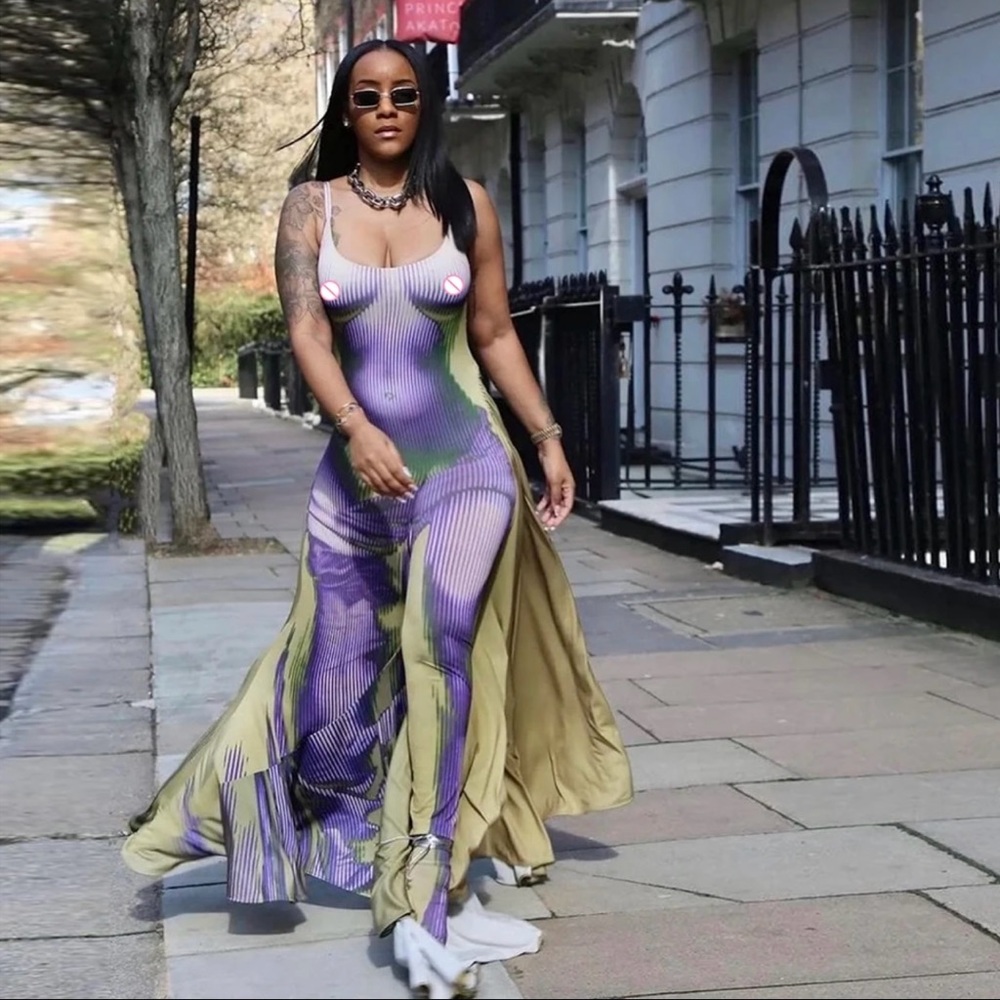 Dress flowing sides pattern in front - Picture 4 of 4